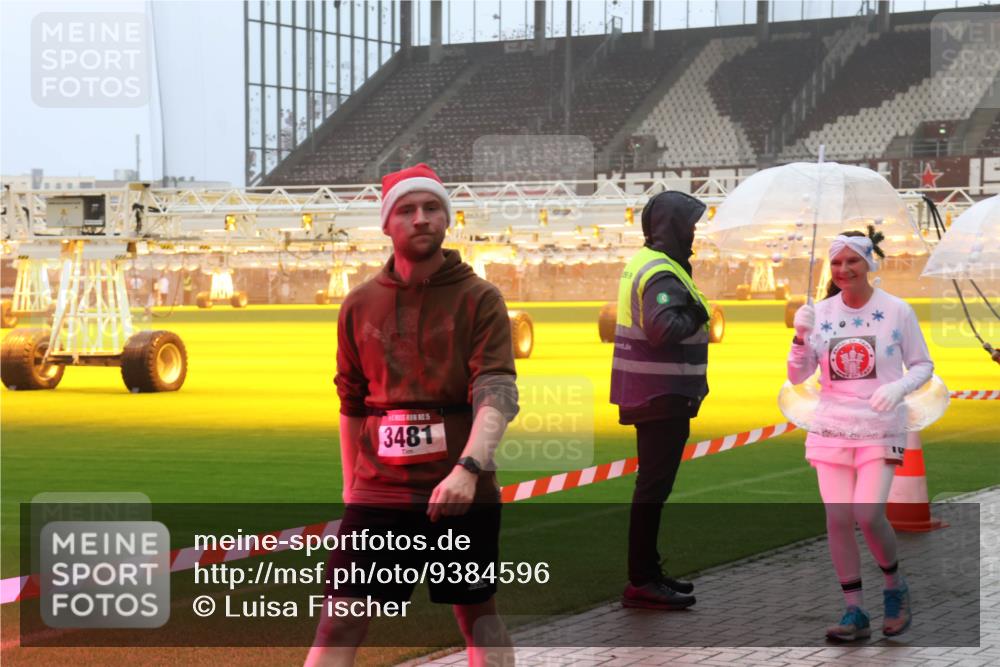 07.12.2025 - St. Pauli X-Mass-Run No. 15 Luisa Fischer http://msf.ph/oto/9384596 07.12.2025 10:15:41 Ziel 3481, 308, 431, 436, 438, 762, 1180, 1183, 1363, 1867, 1869, 1873, 1885, 2666, 2667, 2668, 2883, 2891, 3053, 3103, 3741, 4001, 4004, 4494, 4536 meine-sportfotos.de