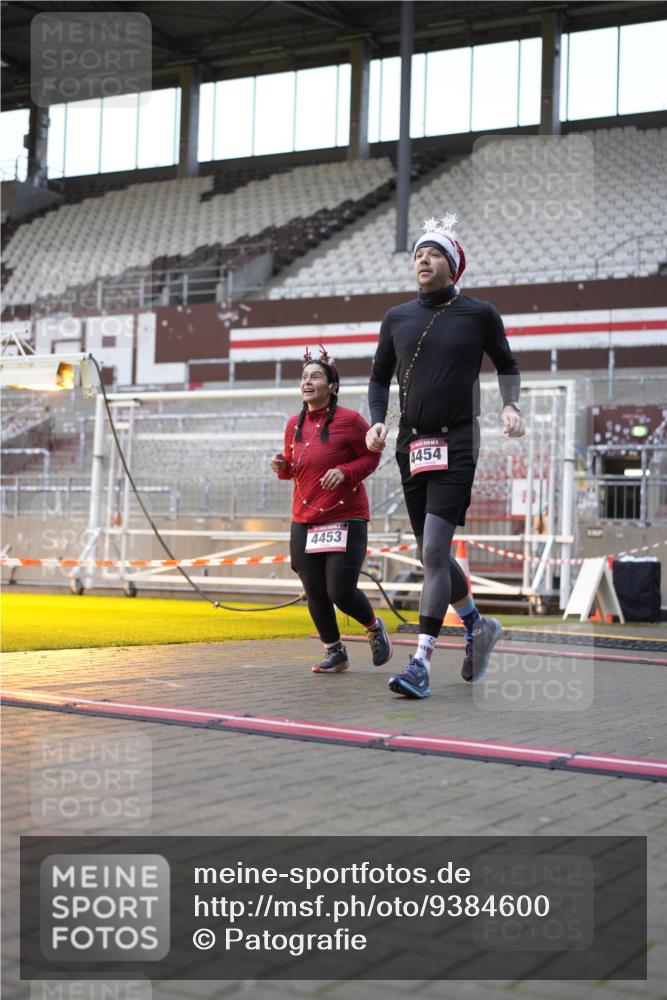 07.12.2025 - St. Pauli X-Mass-Run No. 15 Patografie http://msf.ph/oto/9384600 07.12.2025 10:27:53 Ziel 1717, 1742, 1745, 2101, 2188, 3713, 3879, 3881, 3883, 4065, 4132, 4133, 4189, 4350, 4453, 4454, 4462, 4463, 4527, 4538, 4875 meine-sportfotos.de
