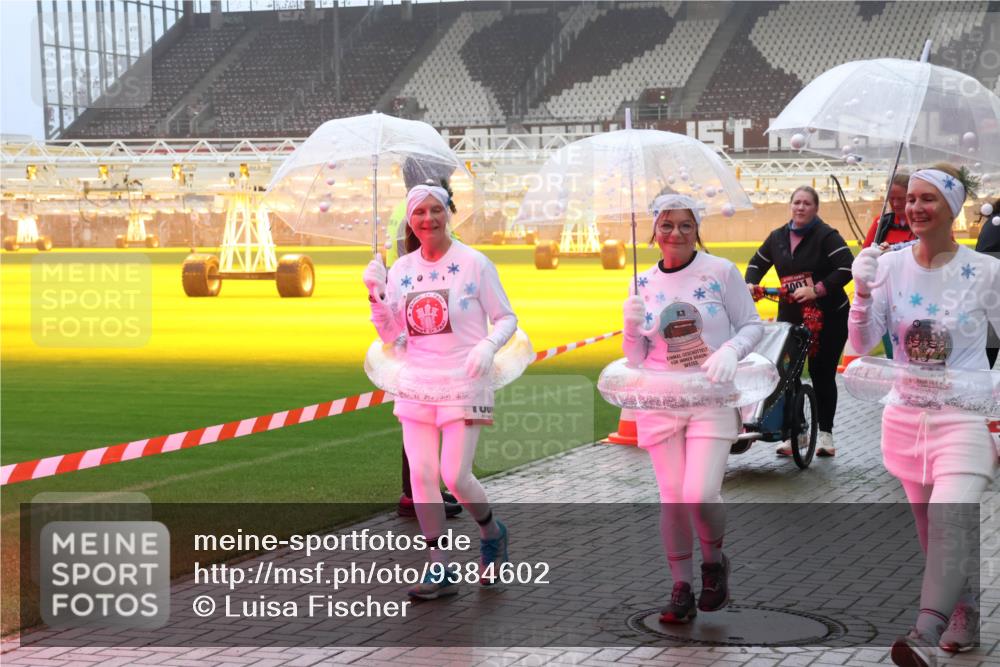 07.12.2025 - St. Pauli X-Mass-Run No. 15 Luisa Fischer http://msf.ph/oto/9384602 07.12.2025 10:15:42 Ziel 1001, 308, 431, 436, 438, 762, 1180, 1183, 1363, 1867, 1869, 1873, 1885, 2666, 2667, 2668, 2745, 2883, 2891, 3053, 3103, 3741, 4001, 4004, 4494, 4536 meine-sportfotos.de