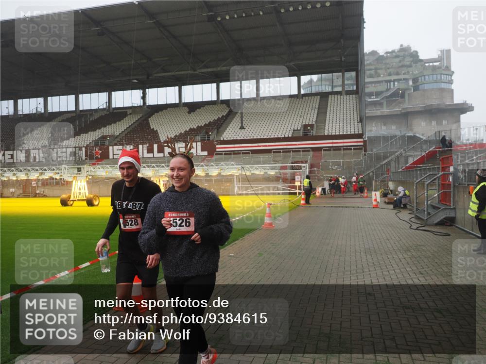 07.12.2025 - St. Pauli X-Mass-Run No. 15 Fabian Wolf http://msf.ph/oto/9384615 07.12.2025 10:12:13 Ziel 756, 1389, 1526, 1833, 2177, 3870, 4658 meine-sportfotos.de