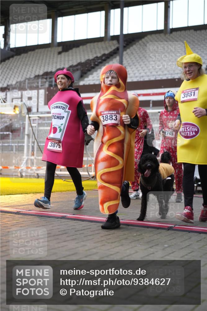 07.12.2025 - St. Pauli X-Mass-Run No. 15 Patografie http://msf.ph/oto/9384627 07.12.2025 10:27:57 Ziel 1507, 1717, 1742, 1745, 3412, 3727, 3729, 3730, 3879, 3881, 3883, 4064, 4065, 4132, 4133, 4189, 4344, 4350, 4453, 4454, 4527, 4538, 4700, 4704, 4708, 4710, 4875 meine-sportfotos.de