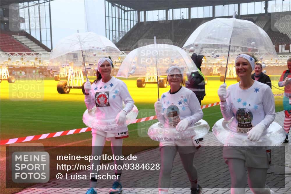 07.12.2025 - St. Pauli X-Mass-Run No. 15 Luisa Fischer http://msf.ph/oto/9384628 07.12.2025 10:15:44 Ziel 308, 431, 436, 438, 762, 1180, 1183, 1363, 1867, 1869, 1873, 1885, 2666, 2667, 2668, 2745, 2883, 2891, 3053, 3103, 3741, 4001, 4004, 4455, 4494, 4536 meine-sportfotos.de