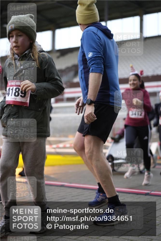 07.12.2025 - St. Pauli X-Mass-Run No. 15 Patografie http://msf.ph/oto/9384651 07.12.2025 10:27:59 Ziel 1507, 1717, 1742, 1745, 3412, 3727, 3729, 3730, 3879, 3881, 3883, 4064, 4065, 4132, 4133, 4189, 4344, 4350, 4376, 4380, 4453, 4454, 4527, 4538, 4700, 4704, 4708, 4710, 4875 meine-sportfotos.de