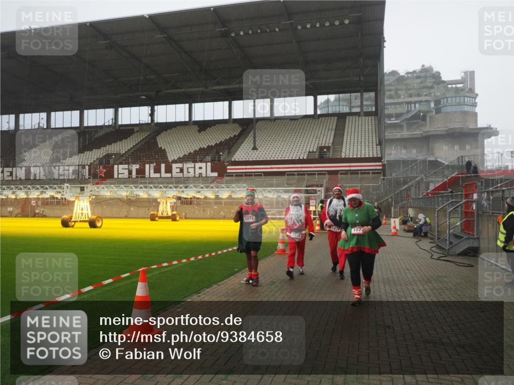 07.12.2025 - St. Pauli X-Mass-Run No. 15 Fabian Wolf http://msf.ph/oto/9384658 07.12.2025 10:12:28 Ziel 1070, 1072, 1074, 1077, 2758, 2760, 2770, 3585 meine-sportfotos.de