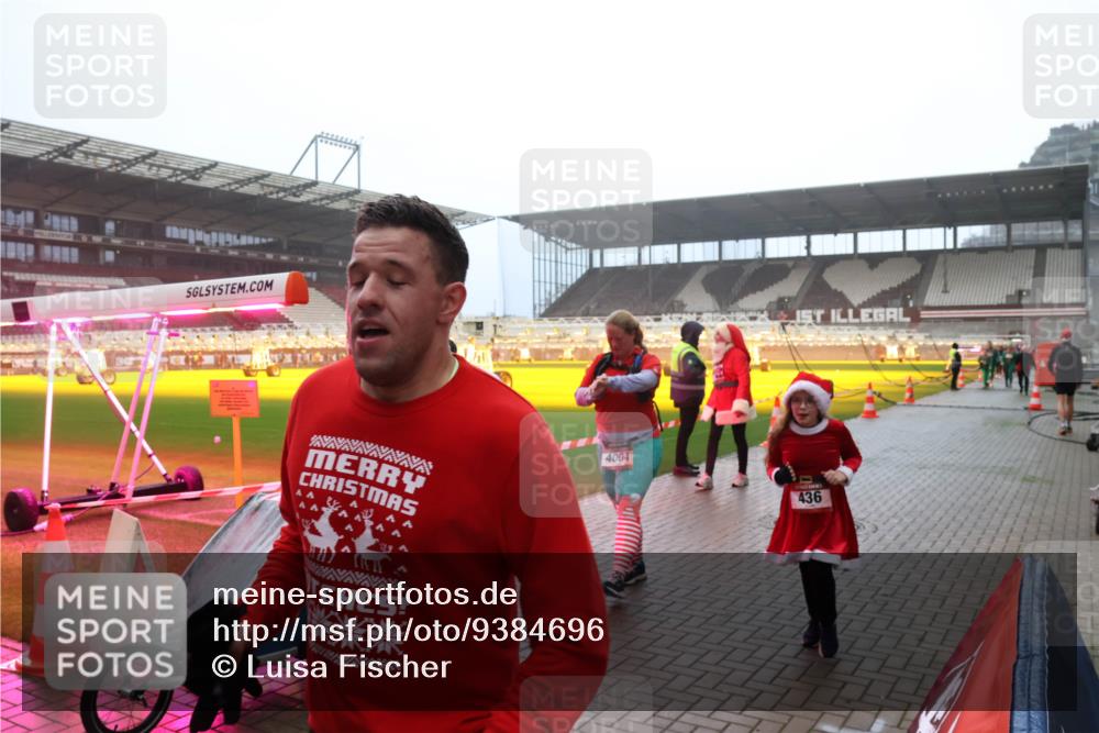 07.12.2025 - St. Pauli X-Mass-Run No. 15 Luisa Fischer http://msf.ph/oto/9384696 07.12.2025 10:15:49 Ziel 4004, 436, 308, 431, 436, 438, 762, 1180, 1183, 1885, 2641, 2645, 2652, 2658, 2659, 2666, 2667, 2668, 2745, 2883, 2891, 3053, 3103, 3741, 4001, 4004, 4455, 4494, 4536 meine-sportfotos.de