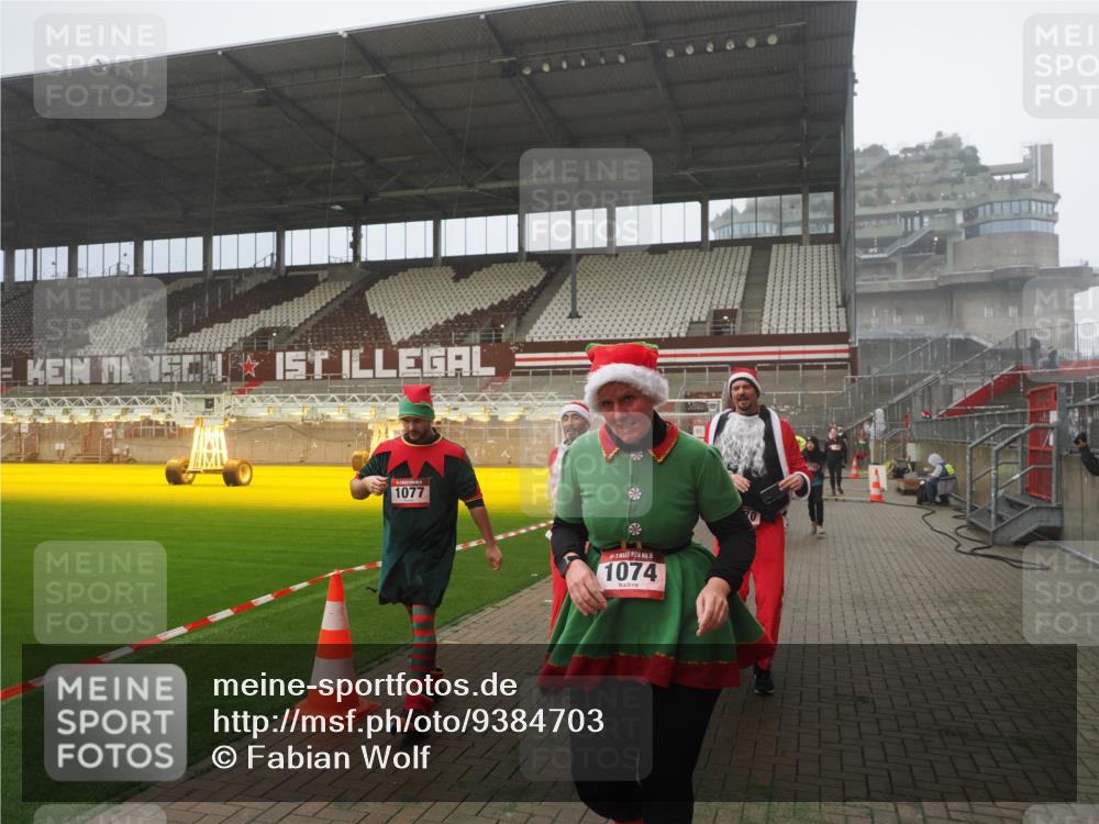 07.12.2025 - St. Pauli X-Mass-Run No. 15 Fabian Wolf http://msf.ph/oto/9384703 07.12.2025 10:12:30 Ziel 1070, 1072, 1074, 1077, 2758, 2760, 2770, 3585 meine-sportfotos.de