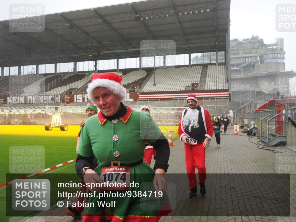 07.12.2025 - St. Pauli X-Mass-Run No. 15 Fabian Wolf http://msf.ph/oto/9384719 07.12.2025 10:12:31 Ziel 1070, 1072, 1074, 1077, 2758, 2760, 2770, 3585 meine-sportfotos.de
