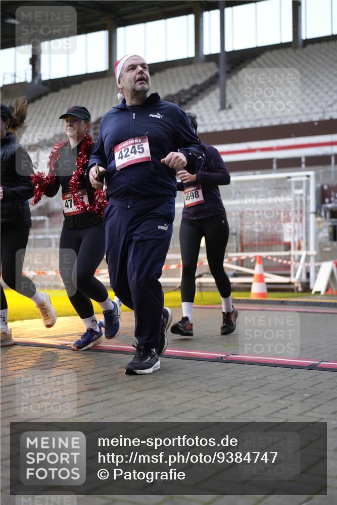 07.12.2025 - St. Pauli X-Mass-Run No. 15 Patografie http://msf.ph/oto/9384747 07.12.2025 10:28:10 Ziel 1507, 1742, 1745, 2526, 2723, 3395, 3412, 3413, 3454, 3472, 3727, 3729, 3730, 3879, 3881, 3883, 4064, 4065, 4159, 4160, 4189, 4245, 4344, 4376, 4380, 4697, 4698, 4700, 4701, 4702, 4704, 4706, 4707, 4708, 4710 meine-sportfotos.de