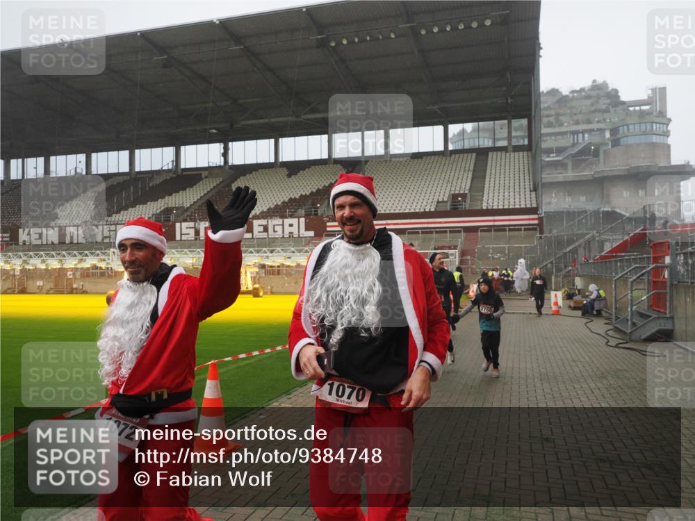 07.12.2025 - St. Pauli X-Mass-Run No. 15 Fabian Wolf http://msf.ph/oto/9384748 07.12.2025 10:12:32 Ziel 1070, 1072, 1074, 1077, 2758, 2760, 2770, 3585 meine-sportfotos.de