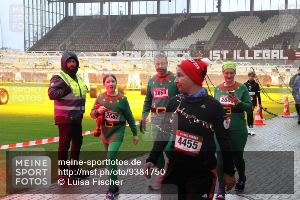 07.12.2025 - St. Pauli X-Mass-Run No. 15 Luisa Fischer http://msf.ph/oto/9384750 07.12.2025 10:16:10 Ziel 6, 2667, 2668, 260, 3, 15, 4455, 4, 431, 436, 1180, 1183, 1885, 2545, 2546, 2641, 2645, 2652, 2658, 2659, 2745, 3053, 3103, 4455, 4494, 4536 meine-sportfotos.de