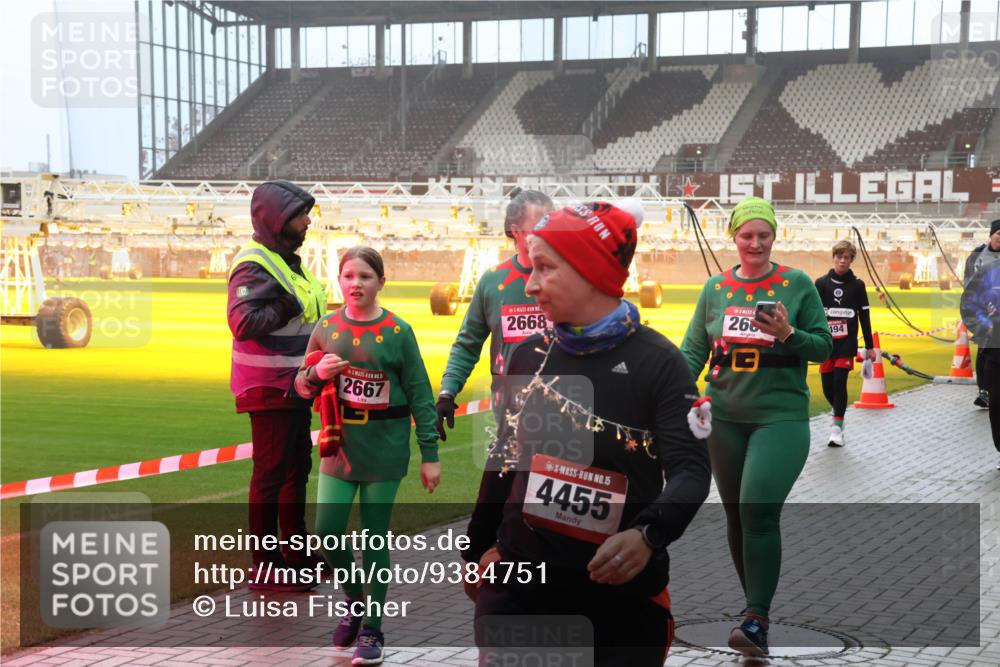 07.12.2025 - St. Pauli X-Mass-Run No. 15 Luisa Fischer http://msf.ph/oto/9384751 07.12.2025 10:16:10 Ziel 2, 5, 2667, 2668, 15, 4455, 260, 494, 431, 436, 1180, 1183, 1885, 2545, 2546, 2641, 2645, 2652, 2658, 2659, 2745, 3053, 3103, 4455, 4494, 4536 meine-sportfotos.de