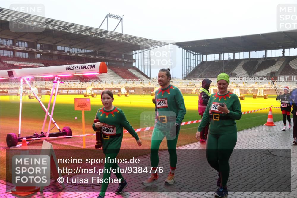 07.12.2025 - St. Pauli X-Mass-Run No. 15 Luisa Fischer http://msf.ph/oto/9384776 07.12.2025 10:16:13 Ziel 2667, 2668, 26, 4494, 436, 1180, 1183, 1885, 2545, 2546, 2641, 2645, 2652, 2658, 2659, 2745, 3053, 3103, 4455, 4494, 4536 meine-sportfotos.de