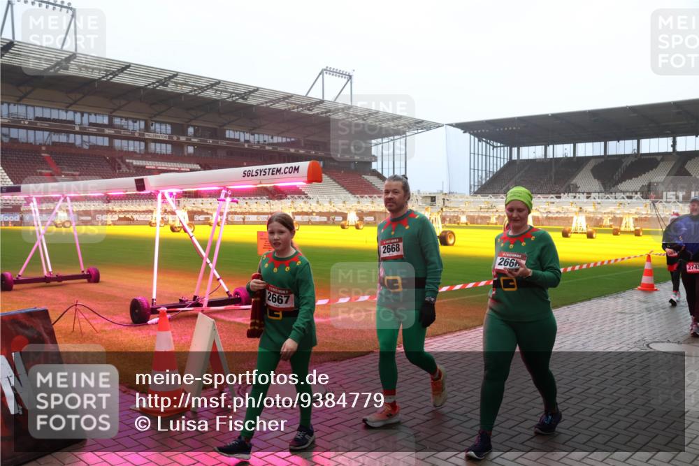 07.12.2025 - St. Pauli X-Mass-Run No. 15 Luisa Fischer http://msf.ph/oto/9384779 07.12.2025 10:16:13 Ziel 2667, 2668, 266, 2745, 436, 1180, 1183, 1885, 2545, 2546, 2641, 2645, 2652, 2658, 2659, 2745, 3053, 3103, 4455, 4494, 4536 meine-sportfotos.de