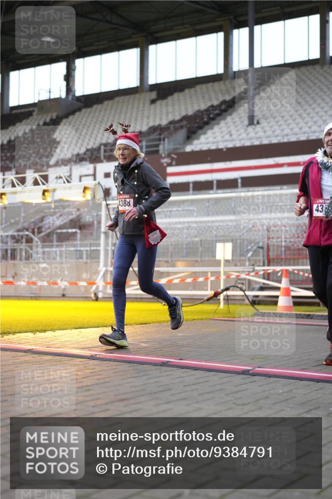 07.12.2025 - St. Pauli X-Mass-Run No. 15 Patografie http://msf.ph/oto/9384791 07.12.2025 10:28:21 Ziel 412, 2526, 2723, 3395, 3413, 3454, 3472, 4037, 4245, 4250, 4355, 4388, 4697, 4698, 4701, 4702, 4706, 4707 meine-sportfotos.de
