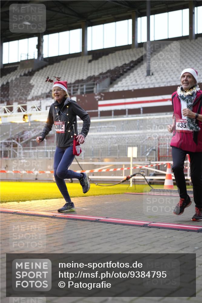 07.12.2025 - St. Pauli X-Mass-Run No. 15 Patografie http://msf.ph/oto/9384795 07.12.2025 10:28:21 Ziel 412, 2526, 2723, 3395, 3413, 3454, 3472, 4037, 4245, 4250, 4355, 4388, 4697, 4698, 4701, 4702, 4706, 4707 meine-sportfotos.de