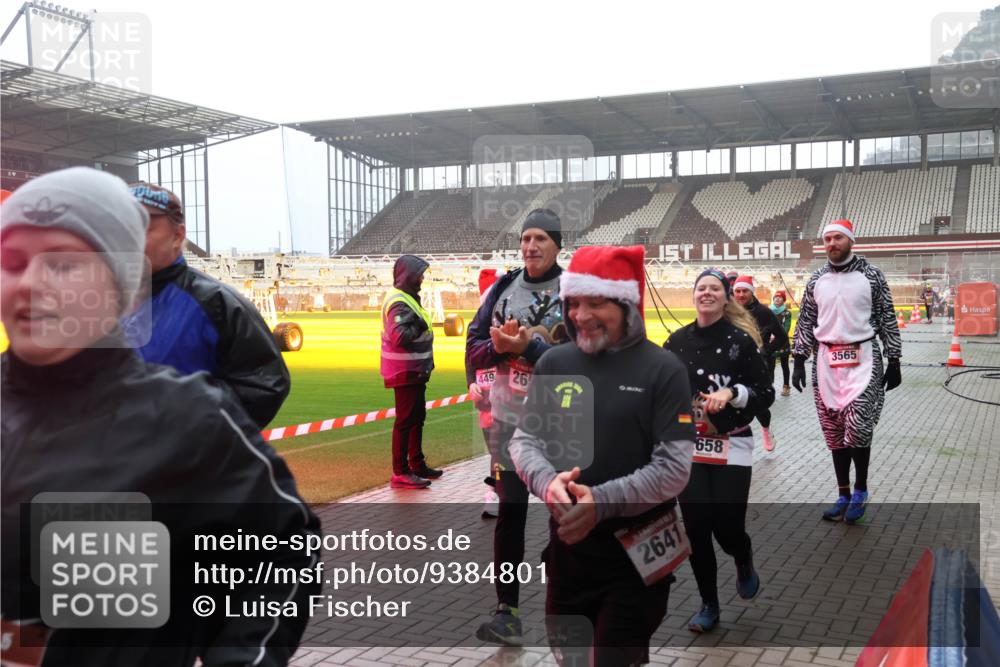 07.12.2025 - St. Pauli X-Mass-Run No. 15 Luisa Fischer http://msf.ph/oto/9384801 07.12.2025 10:16:16 Ziel 449, 26, 2641, 658, 3565, 2545, 2546, 2641, 2645, 2652, 2658, 2659, 2745, 3053, 4455, 4494 meine-sportfotos.de