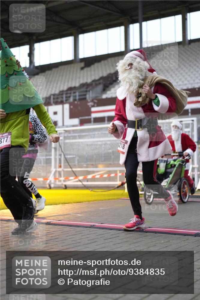 07.12.2025 - St. Pauli X-Mass-Run No. 15 Patografie http://msf.ph/oto/9384835 07.12.2025 10:28:27 Ziel 412, 2526, 2723, 2912, 2913, 3209, 3218, 3377, 3454, 3472, 4037, 4250, 4355, 4388 meine-sportfotos.de