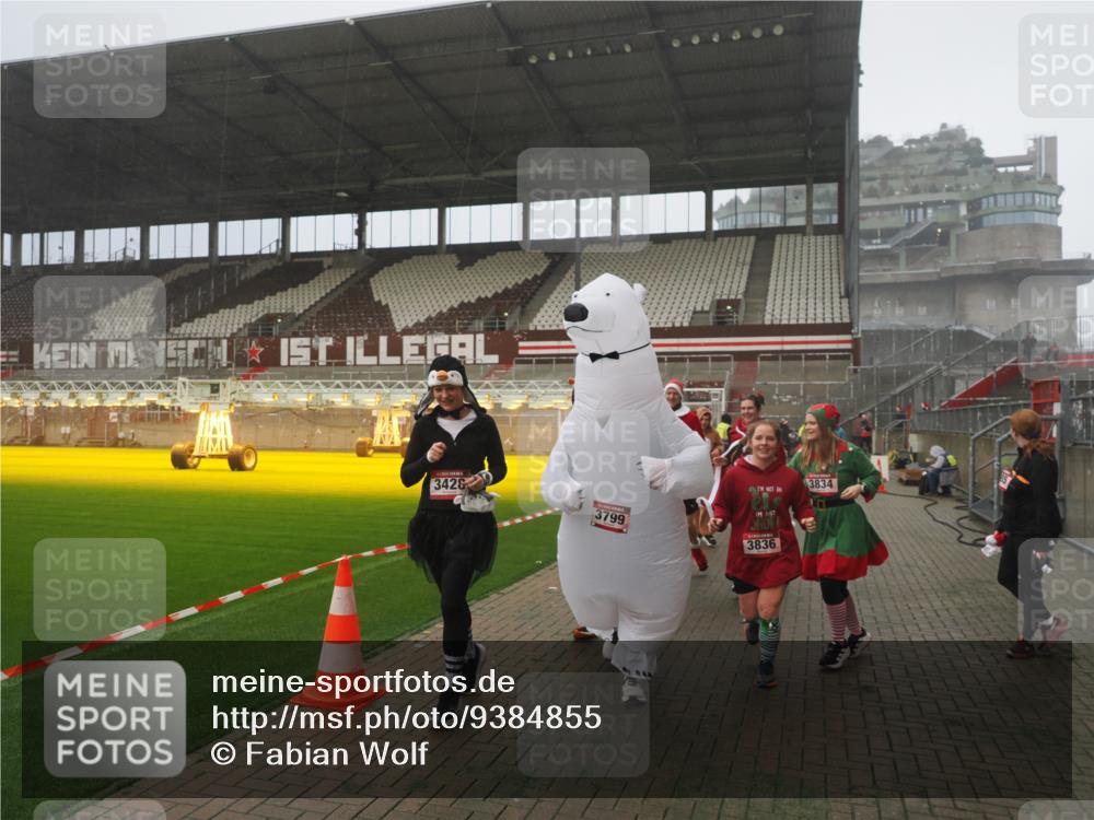 07.12.2025 - St. Pauli X-Mass-Run No. 15 Fabian Wolf http://msf.ph/oto/9384855 07.12.2025 10:12:46 Ziel 9, 18, 938, 2770, 3040, 3428, 3514, 3551, 3557, 3585, 3799, 3834, 3836 meine-sportfotos.de