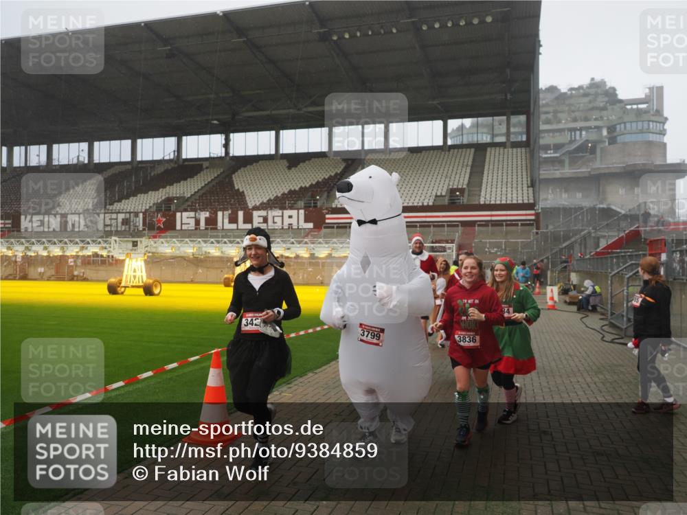 07.12.2025 - St. Pauli X-Mass-Run No. 15 Fabian Wolf http://msf.ph/oto/9384859 07.12.2025 10:12:46 Ziel 9, 18, 938, 2770, 3040, 3428, 3514, 3551, 3557, 3585, 3799, 3834, 3836 meine-sportfotos.de