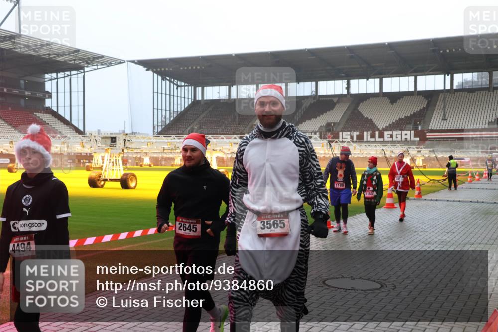 07.12.2025 - St. Pauli X-Mass-Run No. 15 Luisa Fischer http://msf.ph/oto/9384860 07.12.2025 10:16:19 Ziel 4494, 2645, 15, 3565, 1180, 1183, 2545, 2546, 2641, 2645, 2652, 2658, 2659, 2745, 3053, 4455 meine-sportfotos.de