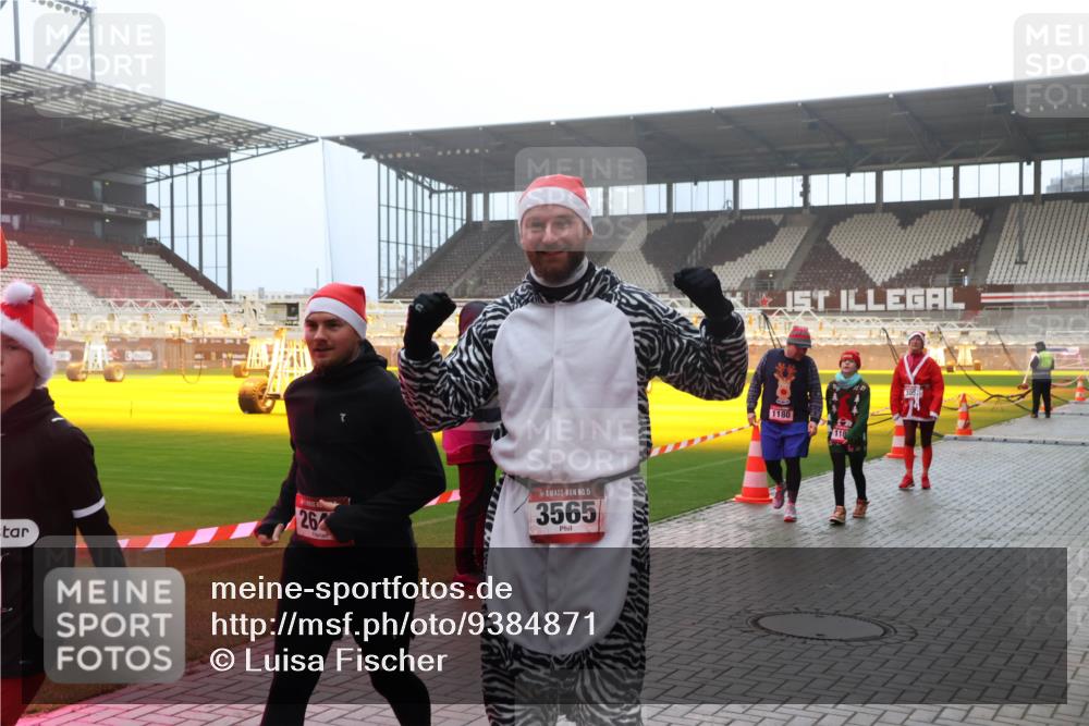 07.12.2025 - St. Pauli X-Mass-Run No. 15 Luisa Fischer http://msf.ph/oto/9384871 07.12.2025 10:16:19 Ziel 26, 15, 3565, 1180, 118, 2545, 2546, 2641, 2645, 2652, 2658, 2659, 2745, 3053, 4455 meine-sportfotos.de