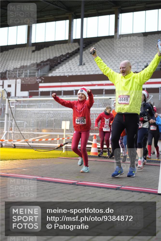 07.12.2025 - St. Pauli X-Mass-Run No. 15 Patografie http://msf.ph/oto/9384872 07.12.2025 10:28:41 Ziel 1095, 1566, 2046, 2051, 2397, 2912, 2913, 3209, 3218, 3377, 4414, 4446, 4449, 4450, 4543, 4544 meine-sportfotos.de