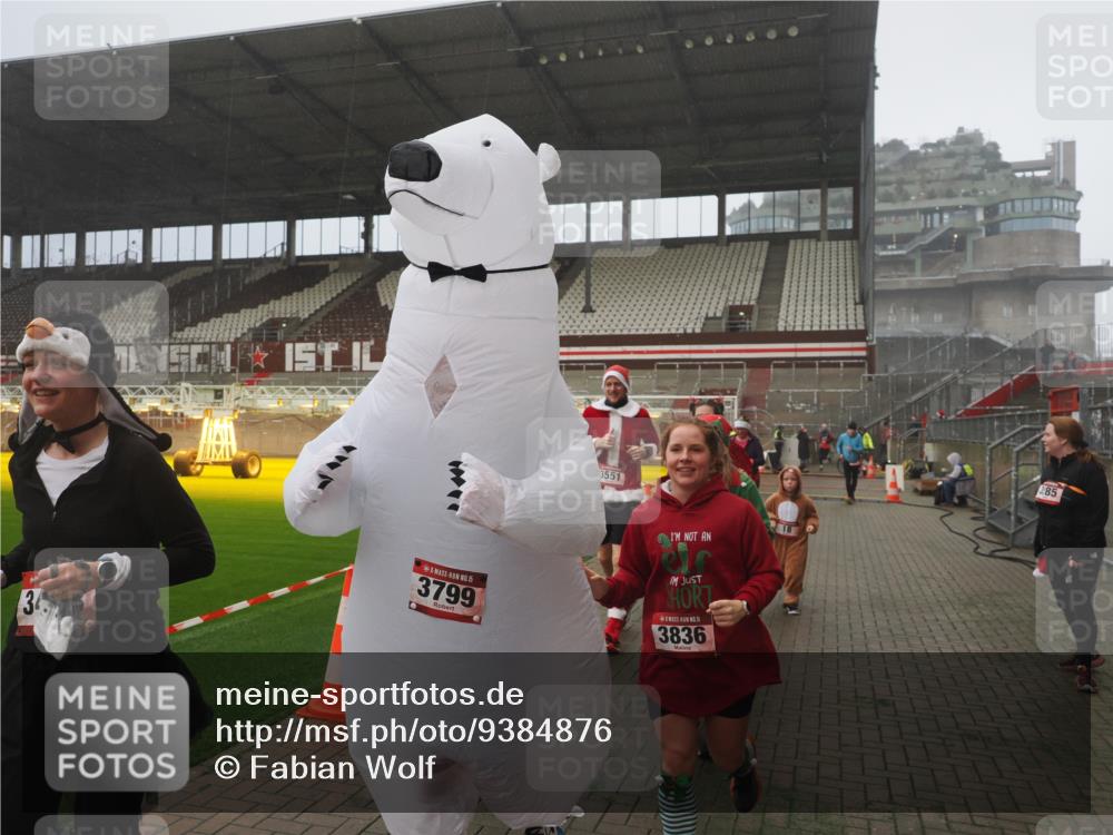07.12.2025 - St. Pauli X-Mass-Run No. 15 Fabian Wolf http://msf.ph/oto/9384876 07.12.2025 10:12:47 Ziel 9, 18, 938, 2770, 3040, 3428, 3514, 3551, 3557, 3585, 3799, 3834, 3836 meine-sportfotos.de