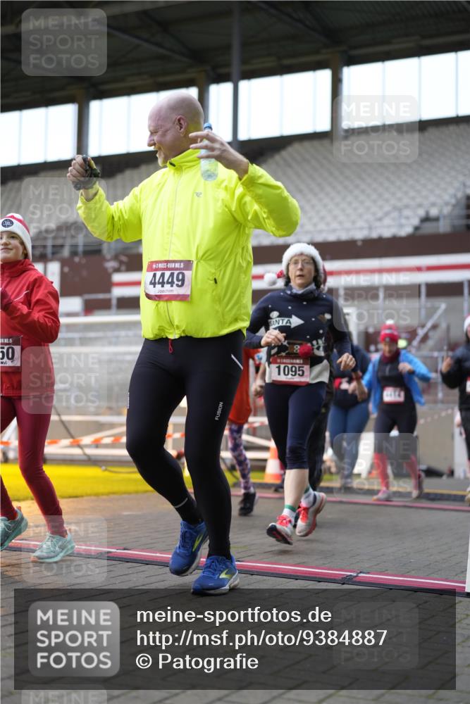 07.12.2025 - St. Pauli X-Mass-Run No. 15 Patografie http://msf.ph/oto/9384887 07.12.2025 10:28:42 Ziel 1095, 1566, 2046, 2051, 2397, 2912, 2913, 3209, 3218, 3377, 4414, 4446, 4449, 4450, 4543, 4544 meine-sportfotos.de