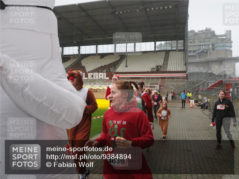 07.12.2025 - St. Pauli X-Mass-Run No. 15 Fabian Wolf http://msf.ph/oto/9384894 07.12.2025 10:12:47 Ziel 9, 18, 938, 2770, 3040, 3428, 3514, 3551, 3557, 3585, 3799, 3834, 3836 meine-sportfotos.de