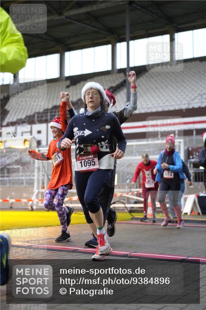 07.12.2025 - St. Pauli X-Mass-Run No. 15 Patografie http://msf.ph/oto/9384896 07.12.2025 10:28:42 Ziel 1095, 1566, 2046, 2051, 2397, 2912, 2913, 3209, 3218, 3377, 4414, 4446, 4449, 4450, 4543, 4544 meine-sportfotos.de