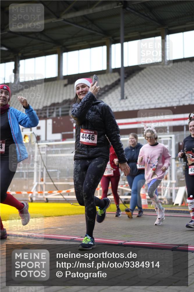 07.12.2025 - St. Pauli X-Mass-Run No. 15 Patografie http://msf.ph/oto/9384914 07.12.2025 10:28:44 Ziel 1095, 1566, 2046, 2051, 2397, 4265, 4291, 4414, 4446, 4449, 4450, 4543, 4544 meine-sportfotos.de