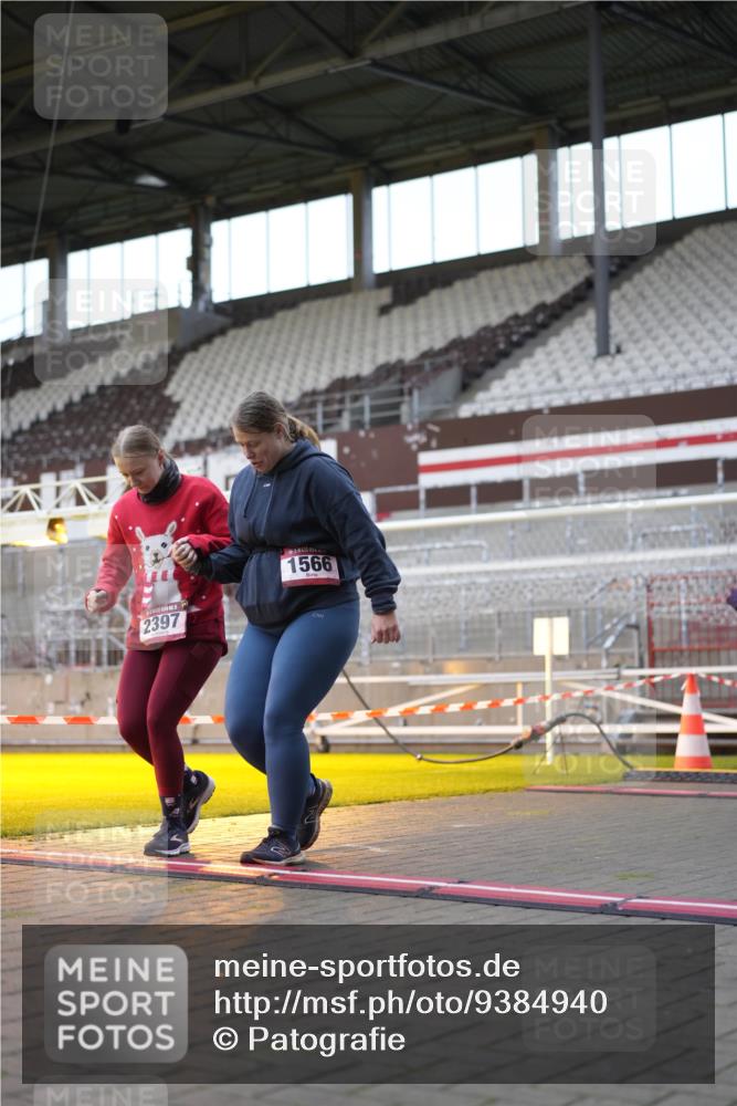 07.12.2025 - St. Pauli X-Mass-Run No. 15 Patografie http://msf.ph/oto/9384940 07.12.2025 10:28:46 Ziel 1095, 1308, 1330, 1566, 2046, 2051, 2397, 4265, 4291, 4414, 4446, 4449, 4450, 4543, 4544 meine-sportfotos.de