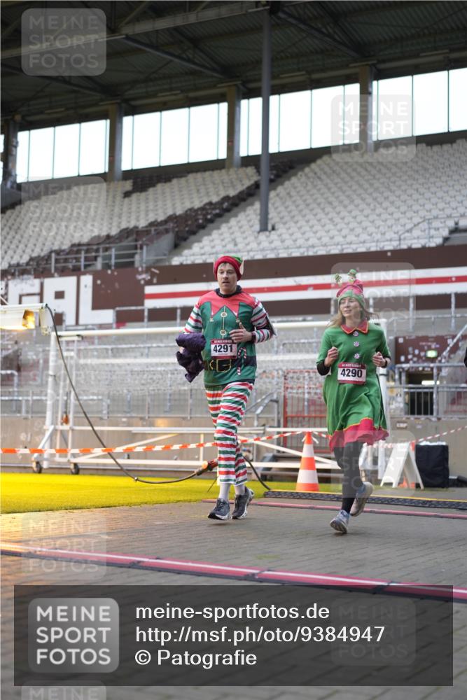 07.12.2025 - St. Pauli X-Mass-Run No. 15 Patografie http://msf.ph/oto/9384947 07.12.2025 10:28:47 Ziel 1095, 1308, 1330, 1566, 2046, 2051, 2397, 3669, 4265, 4291, 4414, 4446, 4449, 4450, 4543, 4544 meine-sportfotos.de
