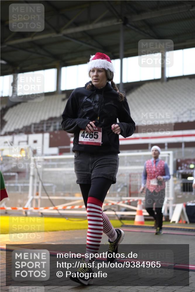 07.12.2025 - St. Pauli X-Mass-Run No. 15 Patografie http://msf.ph/oto/9384965 07.12.2025 10:28:49 Ziel 1095, 1308, 1330, 1566, 2046, 2051, 2397, 3669, 4073, 4265, 4291, 4414, 4446, 4449, 4450, 4543, 4544 meine-sportfotos.de