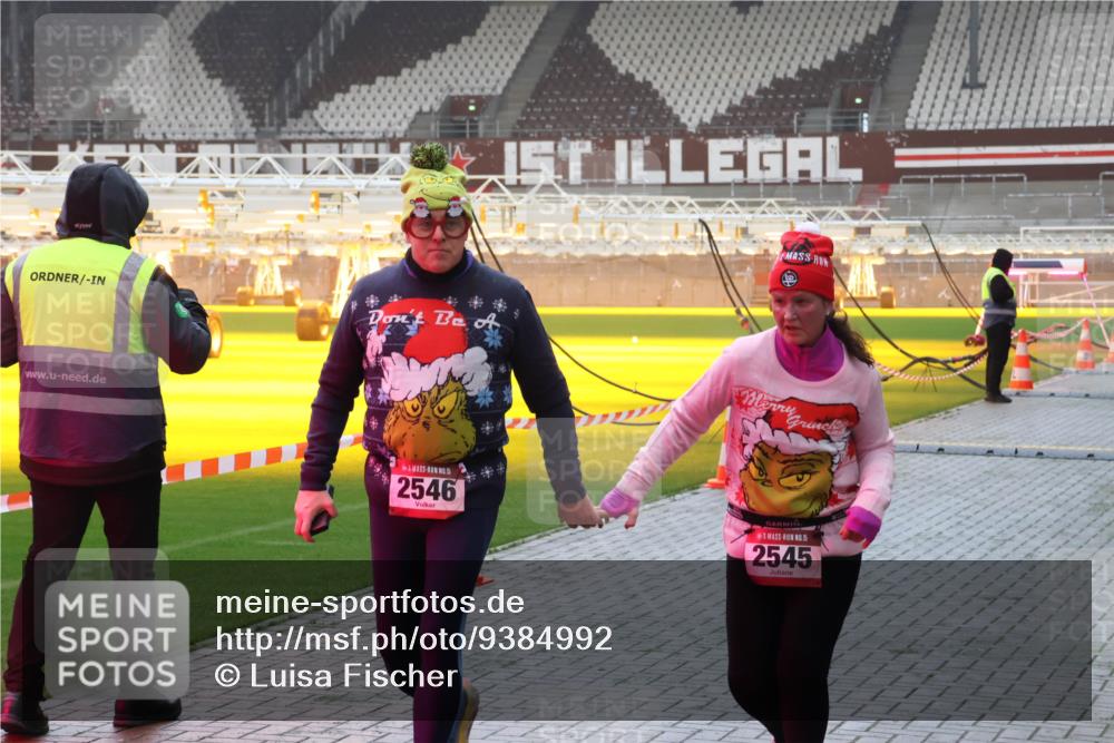 07.12.2025 - St. Pauli X-Mass-Run No. 15 Luisa Fischer http://msf.ph/oto/9384992 07.12.2025 10:16:40 Ziel 15, 2546, 15, 2545, 394, 1328, 2545, 2546, 2743, 4362, 4510 meine-sportfotos.de