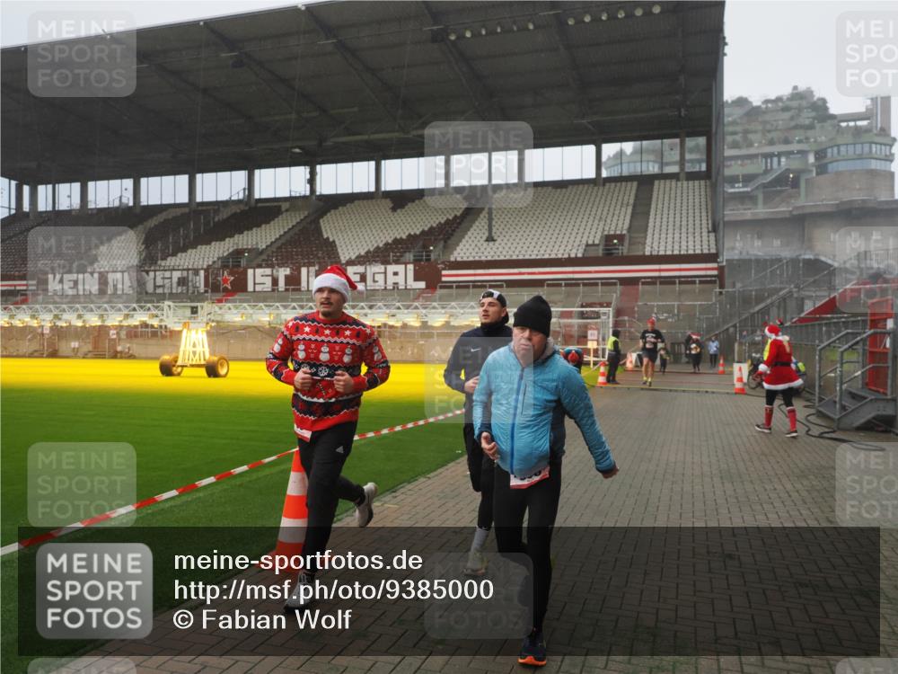 07.12.2025 - St. Pauli X-Mass-Run No. 15 Fabian Wolf http://msf.ph/oto/9385000 07.12.2025 10:12:57 Ziel 9, 18, 80, 938, 1397, 2687, 3040, 3551, 3557, 4487 meine-sportfotos.de