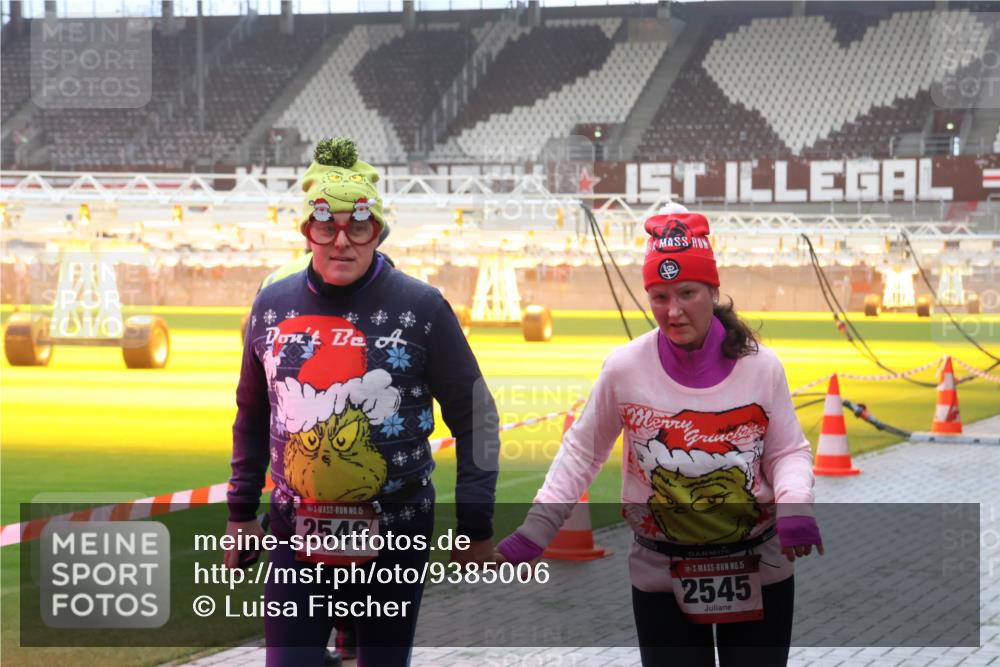 07.12.2025 - St. Pauli X-Mass-Run No. 15 Luisa Fischer http://msf.ph/oto/9385006 07.12.2025 10:16:41 Ziel 15, 2546, 15, 2545, 394, 1328, 2545, 2546, 2743, 4362, 4363, 4510 meine-sportfotos.de