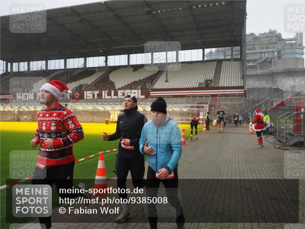 07.12.2025 - St. Pauli X-Mass-Run No. 15 Fabian Wolf http://msf.ph/oto/9385008 07.12.2025 10:12:57 Ziel 9, 18, 80, 938, 1397, 2687, 3040, 3551, 3557, 4487 meine-sportfotos.de