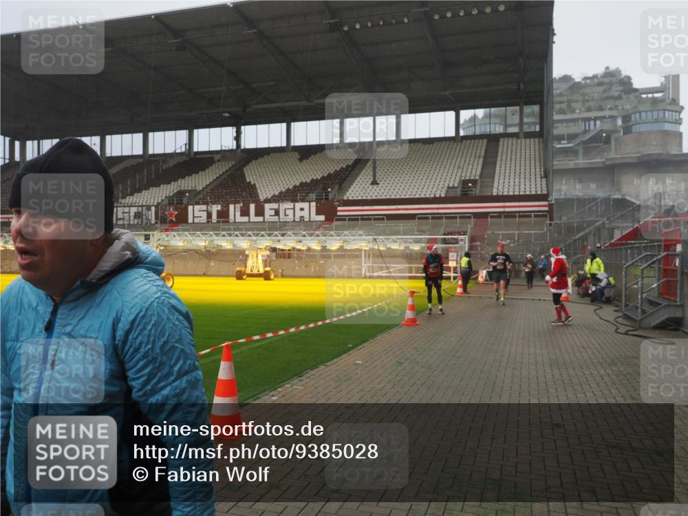 07.12.2025 - St. Pauli X-Mass-Run No. 15 Fabian Wolf http://msf.ph/oto/9385028 07.12.2025 10:12:58 Ziel 9, 18, 80, 938, 1397, 2687, 2712, 3040, 4487 meine-sportfotos.de