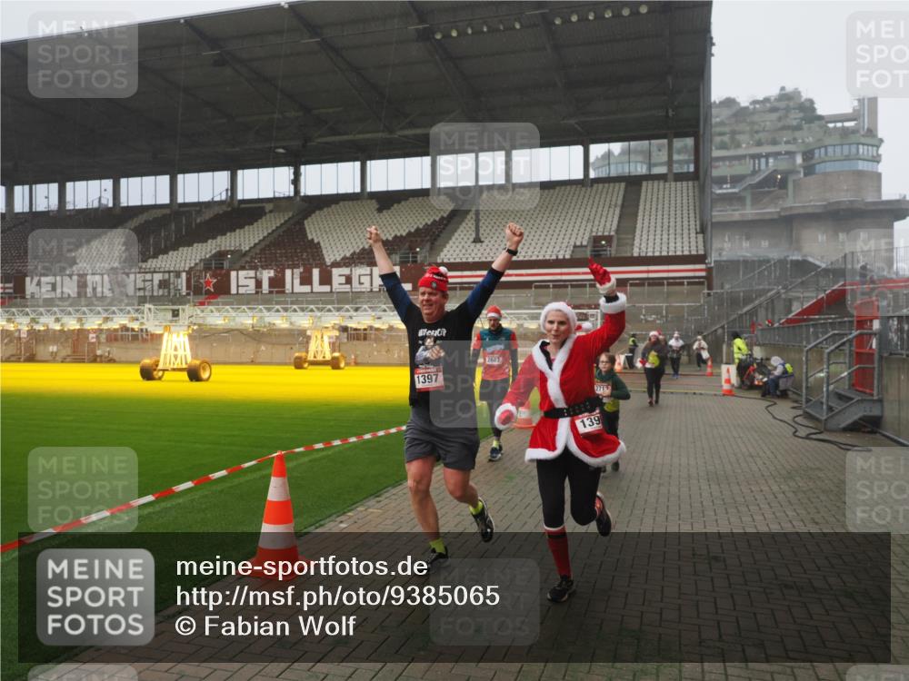 07.12.2025 - St. Pauli X-Mass-Run No. 15 Fabian Wolf http://msf.ph/oto/9385065 07.12.2025 10:13:03 Ziel 80, 938, 1397, 1733, 2687, 2711, 2712, 3588, 4487 meine-sportfotos.de