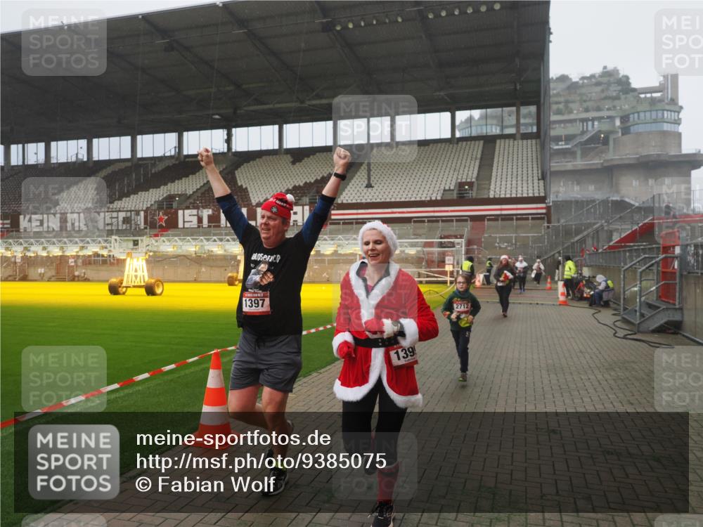 07.12.2025 - St. Pauli X-Mass-Run No. 15 Fabian Wolf http://msf.ph/oto/9385075 07.12.2025 10:13:03 Ziel 80, 938, 1397, 1733, 2687, 2711, 2712, 3588, 4487 meine-sportfotos.de