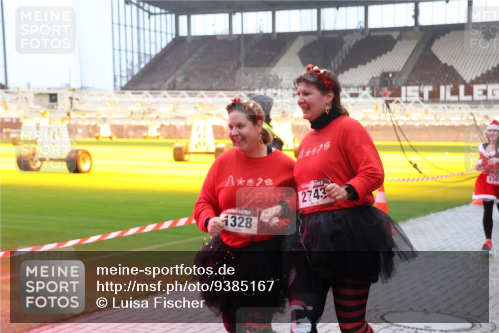 07.12.2025 - St. Pauli X-Mass-Run No. 15 Luisa Fischer http://msf.ph/oto/9385167 07.12.2025 10:16:53 Ziel 7, 1328, 2743, 436, 394, 1328, 2185, 2266, 2743, 4362, 4363, 4510 meine-sportfotos.de
