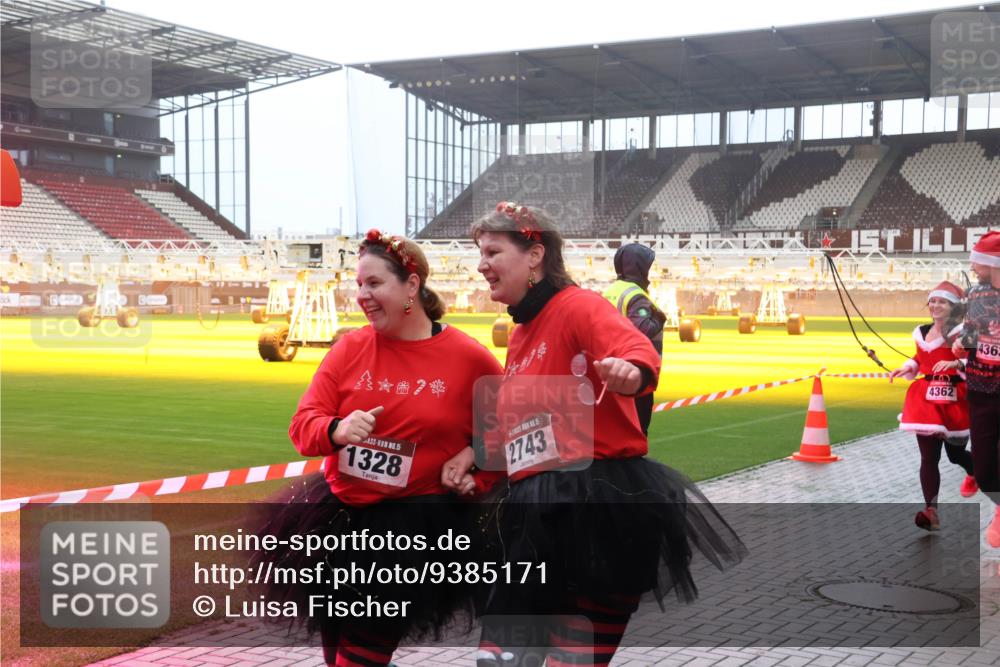 07.12.2025 - St. Pauli X-Mass-Run No. 15 Luisa Fischer http://msf.ph/oto/9385171 07.12.2025 10:16:54 Ziel 15, 1328, 2743, 4362, 436, 5519, 30, 394, 1328, 2185, 2266, 2743, 3633, 4362, 4363, 4510 meine-sportfotos.de