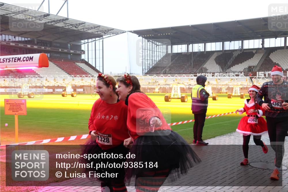 07.12.2025 - St. Pauli X-Mass-Run No. 15 Luisa Fischer http://msf.ph/oto/9385184 07.12.2025 10:16:55 Ziel 1328, 4362, 4363, 394, 1328, 2185, 2266, 2743, 3633, 4362, 4363, 4510, 4769 meine-sportfotos.de