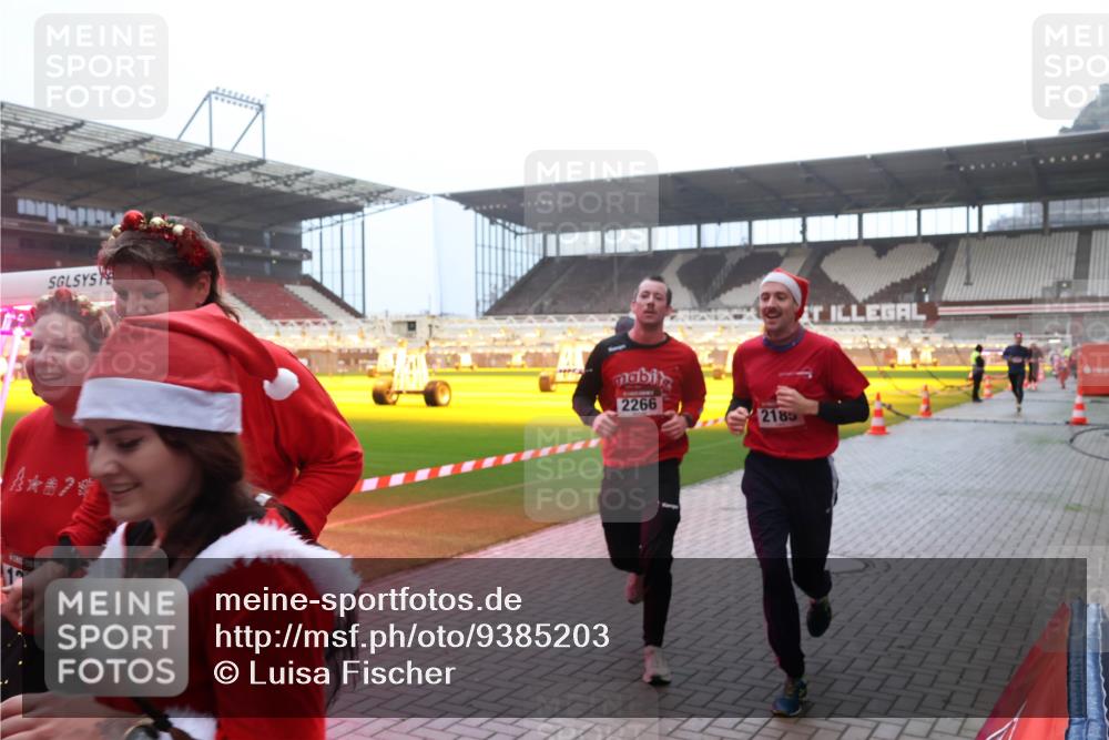 07.12.2025 - St. Pauli X-Mass-Run No. 15 Luisa Fischer http://msf.ph/oto/9385203 07.12.2025 10:16:57 Ziel 1, 2266, 2185, 394, 1328, 2185, 2266, 2743, 3633, 4356, 4359, 4362, 4363, 4510, 4769 meine-sportfotos.de
