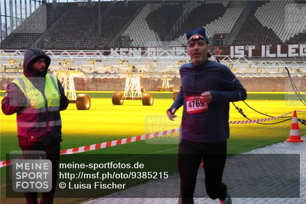 07.12.2025 - St. Pauli X-Mass-Run No. 15 Luisa Fischer http://msf.ph/oto/9385215 07.12.2025 10:17:02 Ziel 6709, 4769, 394, 1328, 1620, 1989, 1997, 2185, 2266, 2743, 3633, 4356, 4359, 4362, 4363, 4510, 4769 meine-sportfotos.de