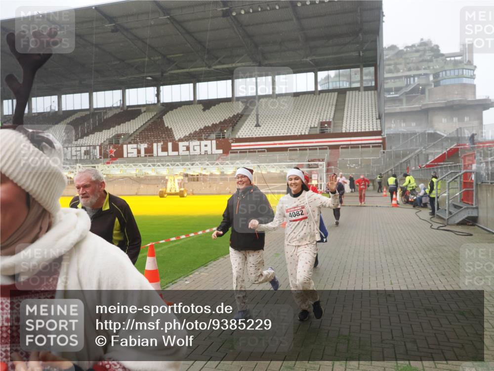 07.12.2025 - St. Pauli X-Mass-Run No. 15 Fabian Wolf http://msf.ph/oto/9385229 07.12.2025 10:13:17 Ziel 1044, 1062, 1126, 1220, 1733, 2711, 2712, 3588, 3589, 4081, 4082, 4083, 4664 meine-sportfotos.de
