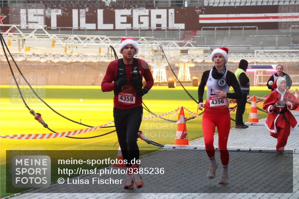 07.12.2025 - St. Pauli X-Mass-Run No. 15 Luisa Fischer http://msf.ph/oto/9385236 07.12.2025 10:17:05 Ziel 4359, 4356, 3633, 394, 1328, 1620, 1989, 1997, 2185, 2266, 2694, 2743, 3633, 4356, 4359, 4362, 4363, 4510, 4769 meine-sportfotos.de