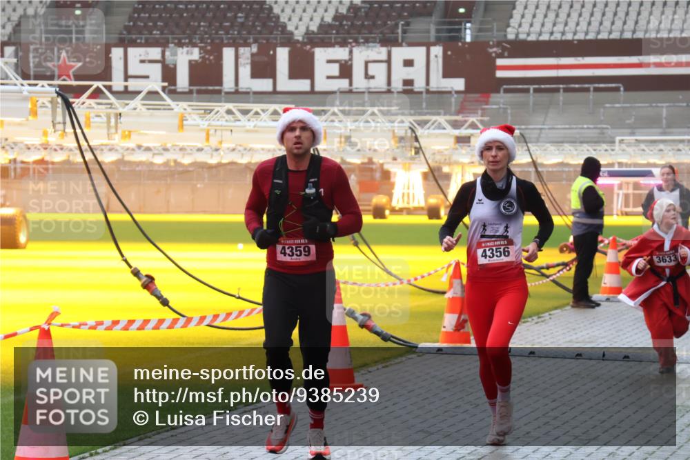 07.12.2025 - St. Pauli X-Mass-Run No. 15 Luisa Fischer http://msf.ph/oto/9385239 07.12.2025 10:17:05 Ziel 15, 4359, 5, 4356, 3633, 394, 1328, 1620, 1989, 1997, 2185, 2266, 2694, 2743, 3633, 4356, 4359, 4362, 4363, 4510, 4769 meine-sportfotos.de