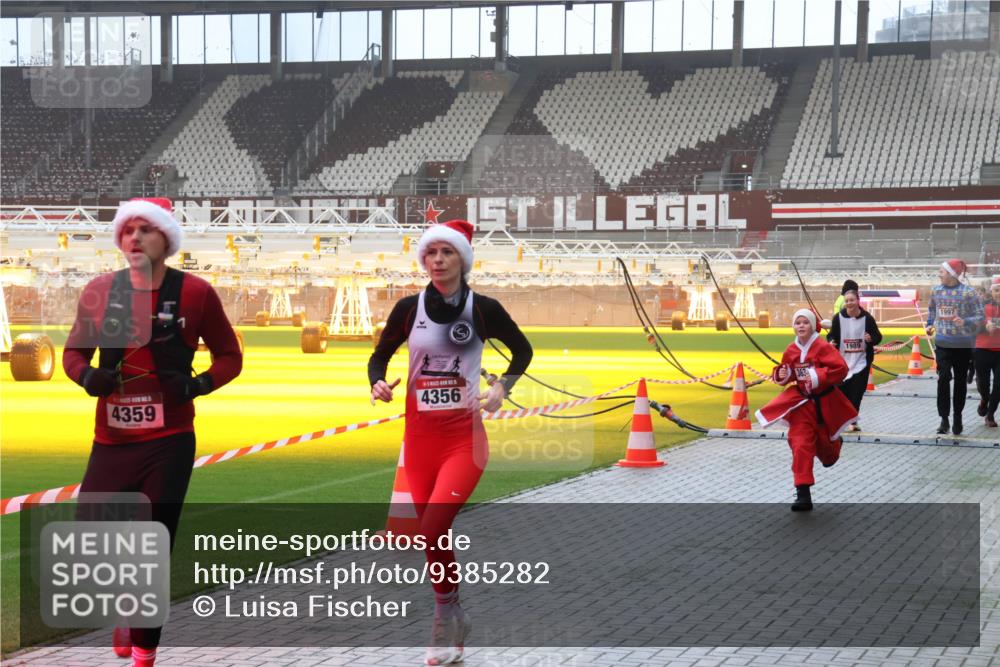 07.12.2025 - St. Pauli X-Mass-Run No. 15 Luisa Fischer http://msf.ph/oto/9385282 07.12.2025 10:17:07 Ziel 4359, 4356, 1997, 394, 1328, 1620, 1989, 1997, 2185, 2266, 2694, 2743, 3633, 4356, 4359, 4362, 4363, 4510, 4769 meine-sportfotos.de
